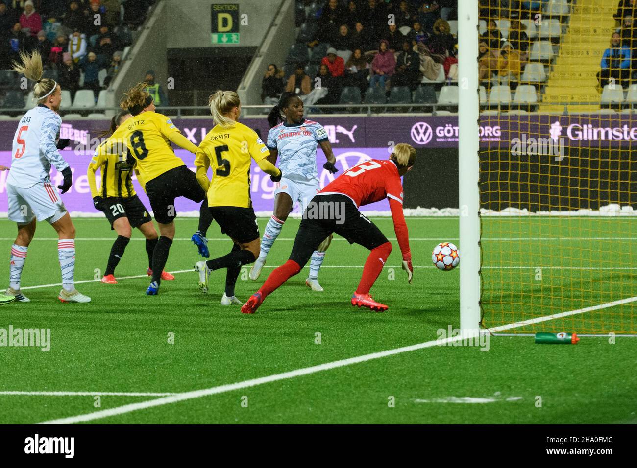Göteborg, Suède.04th décembre 2021.Hisingen Arena, Göteborg, Swed Viviane Asseyi (18 FC Bayern Munich) a obtenu des scores pour le Bayern lors du match FlyerAlarm Frauen Bundesliga entre le FC Bayern Munich et Bayer 04 Leverkusen au campus du FC Bayern, Munich.Sven Beyrich/SPP crédit: SPP Sport Press photo./Alamy Live News Banque D'Images