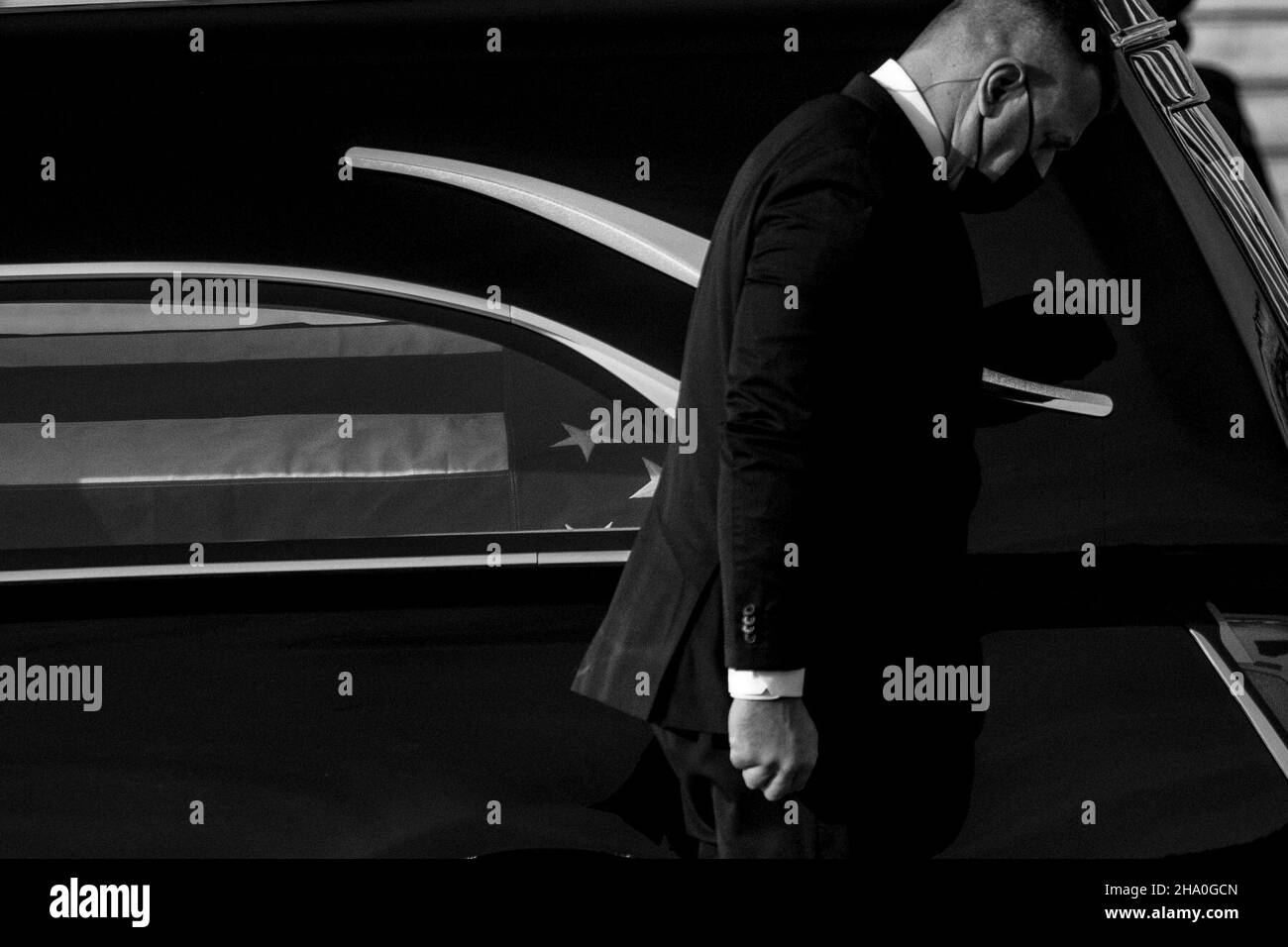 Washington, États-Unis d'Amérique.09th décembre 2021.Le dossier de l'ancien sénateur américain Bob Dole (républicain du Kansas) arrive au Capitole des États-Unis à Washington, DC, le jeudi 9 décembre 2021,Où il se trouve dans l'État de la Rotunda.Crédit: Rod Lamkey/CNP/Sipa USA crédit: SIPA USA/Alay Live News Banque D'Images