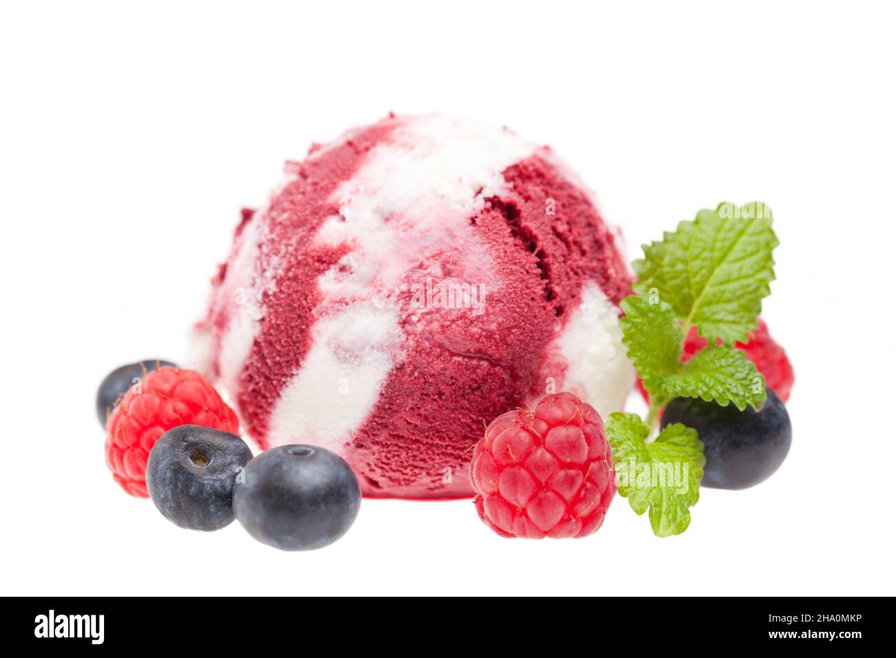 boule à glace, blanche, menthe, devant, rouge,rayures, colorées, baies, crème glacée aux baies sauvages, crème glacée, gros plan, super, feuilles,entier, framboises, framboises Banque D'Images