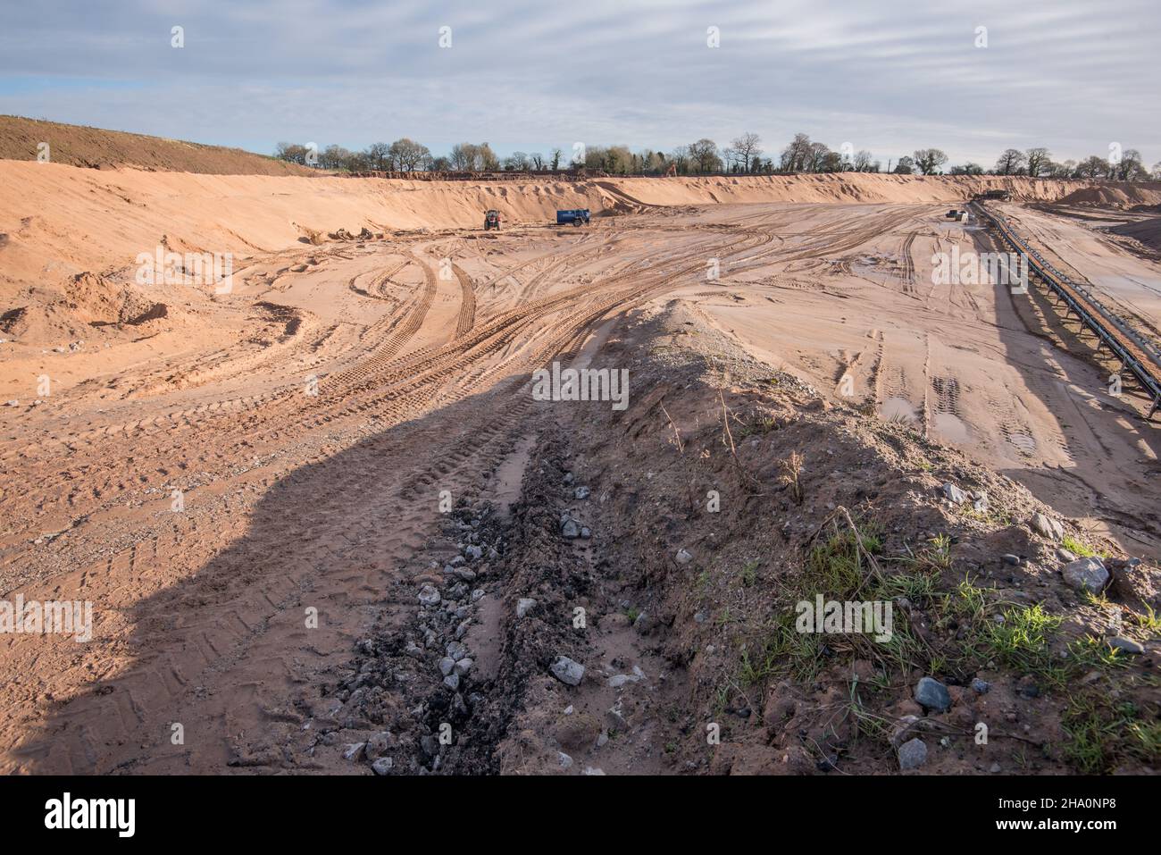 La carrière de sable de silice à Sandbach à Cheshire, également connue sous le nom de carrière d'Arclid.Une partie extrait encore du sable et une partie commençant les travaux de restauration Banque D'Images