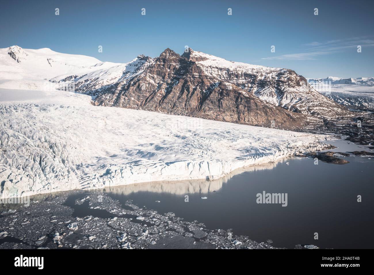 lac et moraine du glacier depuis la vue aérienne Banque D'Images