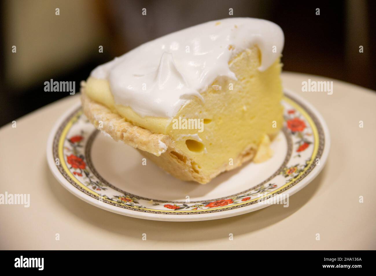Tarte au mousseline Lilikoi ou tarte au ciffon aux fruits de la passion, restaurant Hamura Saimon, Lihue, Kauai, Hawai Banque D'Images