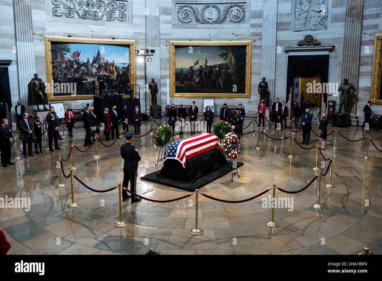 Washington, États-Unis.09th décembre 2021.Le rôle de l'ancien sénateur Bob Dole, situé dans l'État de la Rotunda du Capitole des États-Unis.Crédit : SOPA Images Limited/Alamy Live News Banque D'Images