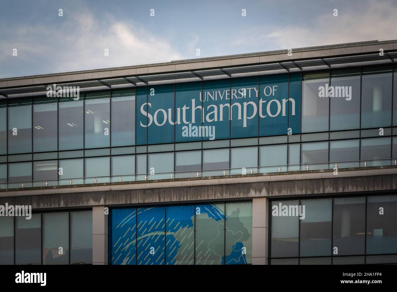 Bâtiment de l'Université de Southampton Guildhall Square, Southampton, Hampshire, Angleterre, Royaume-Uni Banque D'Images