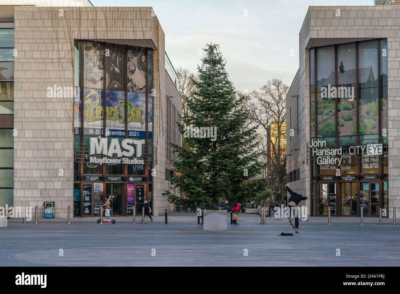 Quartier culturel de Guildhall Square avec John Hansard Gallery et MAST Theatre décembre 2021, Southampton, Hampshire, Angleterre, Royaume-Uni Banque D'Images