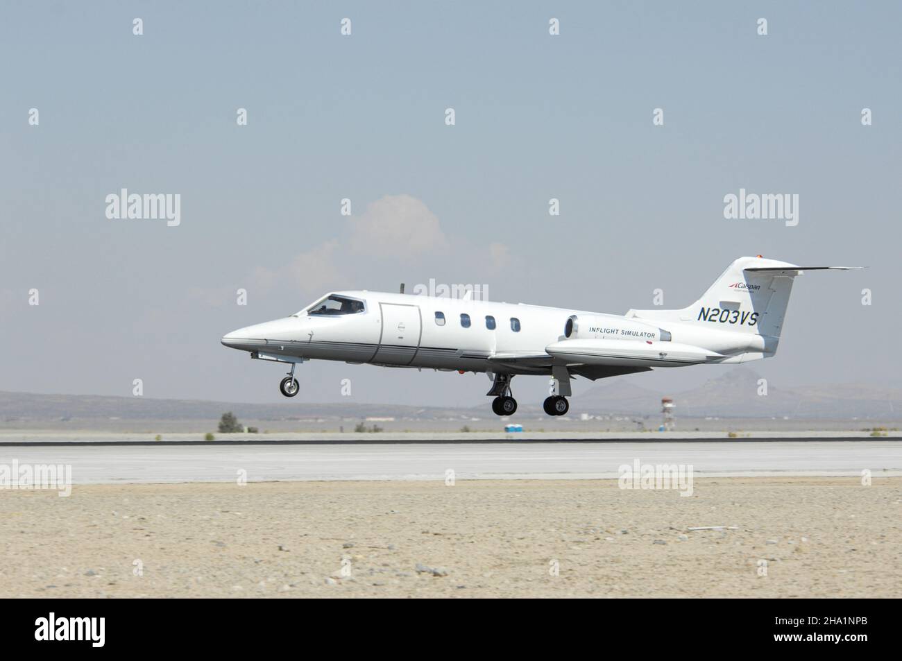 CALSPAN Learjet débarque à la base aérienne Edwards, en Californie Banque D'Images