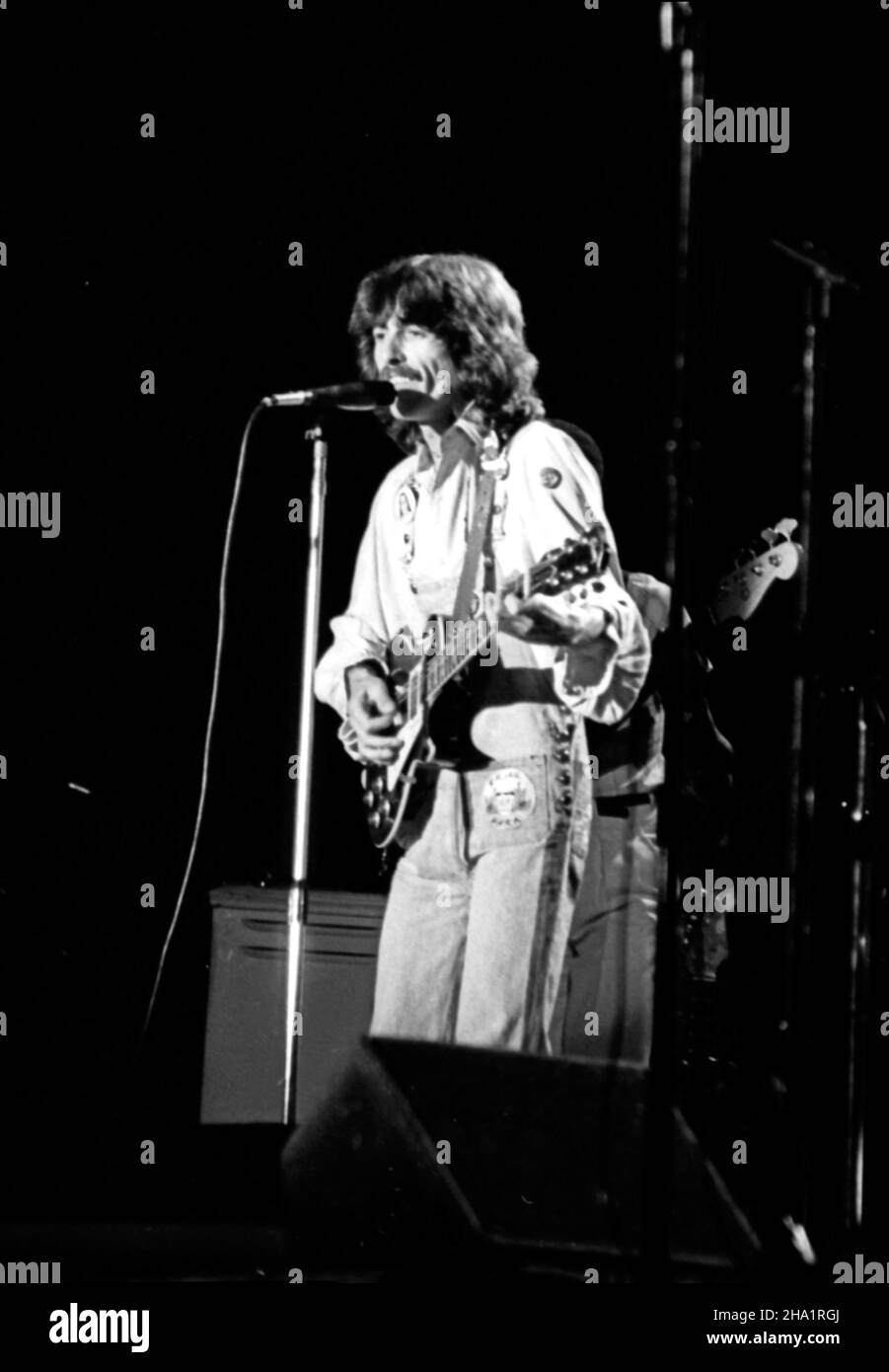 George Harrison se présente au Fillmore West à San Francisco vers 1972. Banque D'Images