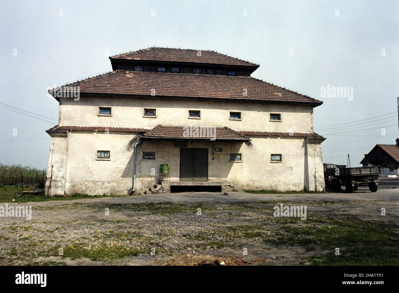 Tarnów 05,1984.Zabytkowy murowany spichlerz XVIII w. js PAP/Wojciech Kryñski Dok³adny dzieñ wydarzenia nieustalony.Tarnow, mai 1984.La granerie du 18th siècle. Js PAP/Wojciech Krynski Date exacte inconnue. Banque D'Images