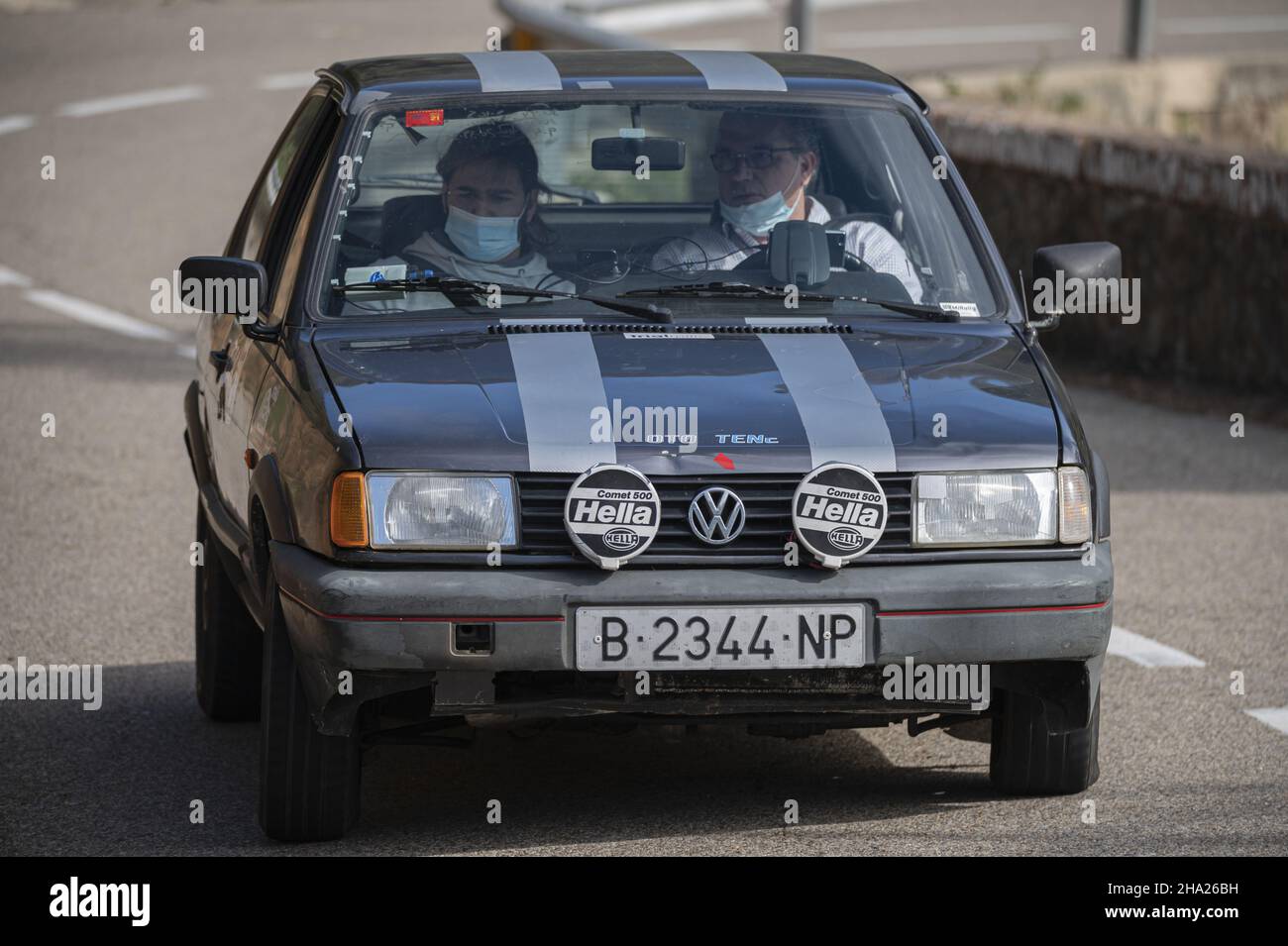 BARCELONE, ESPAGNE - 11 novembre 2021 : un homme conduisant Volkswagen Polo coupe 1,3 Rallye sur une autoroute en Catalogne, Espagne Banque D'Images