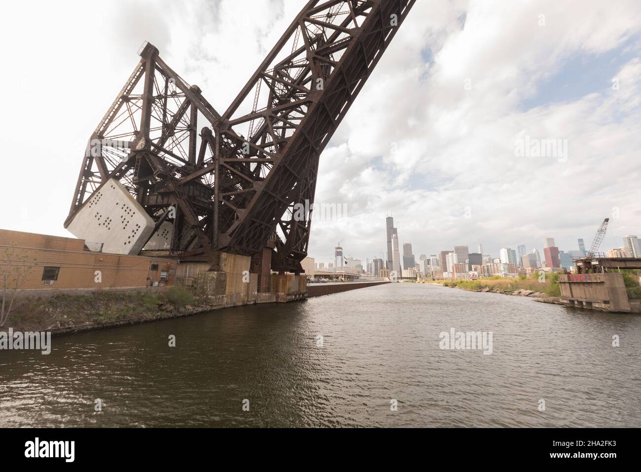 Chicago, Illinois, horizon de Chicago, vue depuis la branche sud de la rivière Chicago et du pont de la compagnie aérienne St. Charles. Banque D'Images