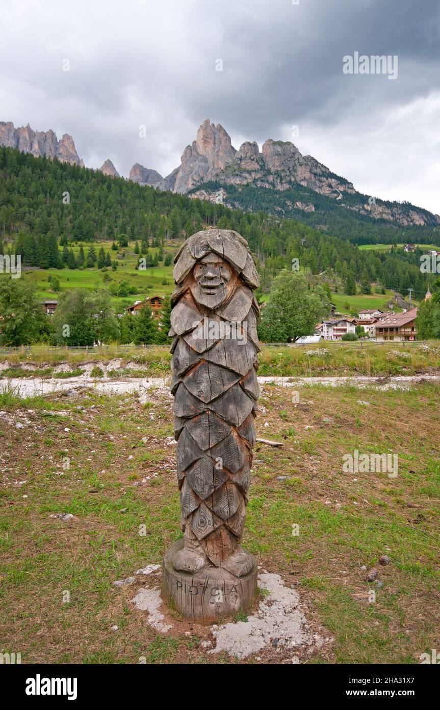 Sculpture en bois dans la vallée de Fassa, Trento, Trentin-Haut-Adige, Italie Banque D'Images