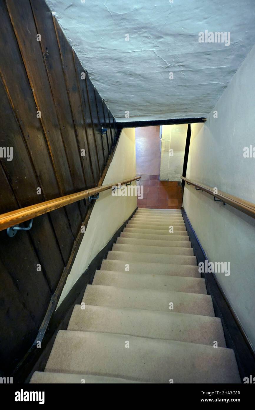 escaliers dans la vieille maison de campagne Banque D'Images