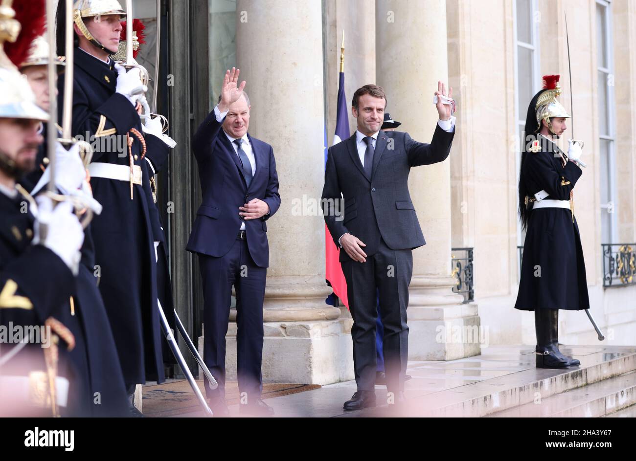 Paris, France.10th décembre 2021.Le président français Emmanuel Macron accueille le nouveau chancelier fédéral allemand OLAF Scholz à l'Elysée Palace, à Paris, France, le 10 décembre 2021.Credit: Gao Jing/Xinhua/Alamy Live News Banque D'Images