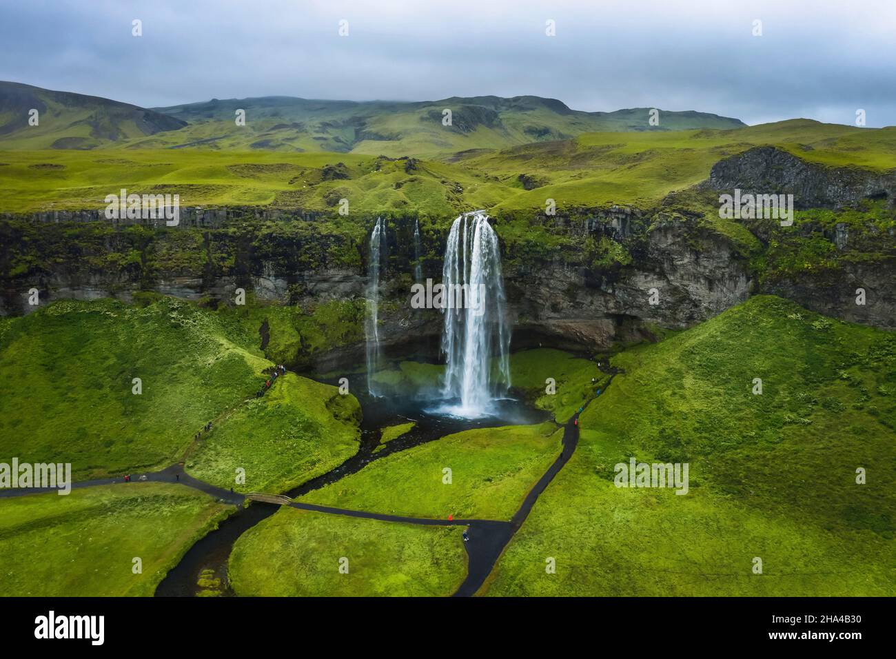 photo aérienne de la plus visitée chute d'eau de seljalandsfoss, islande. Banque D'Images