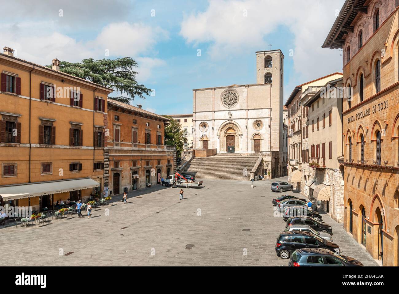 Piazza del Popolo et le Duomo Santa Maria Annunziata de Todi en Ombrie, Italie Banque D'Images