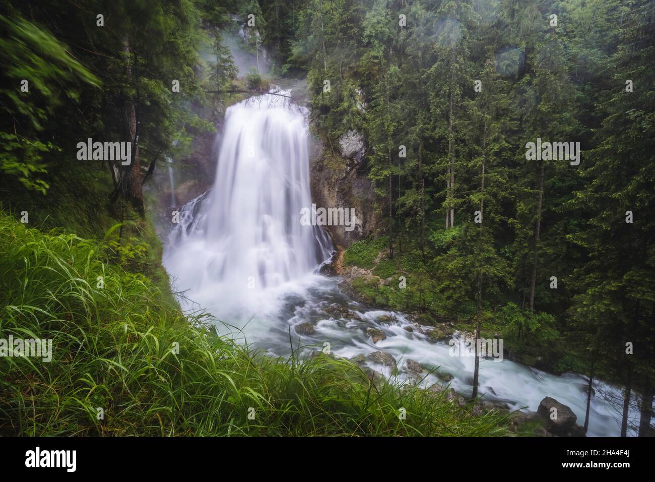 la cascade de gollinger en autriche le jour des pluies. Banque D'Images