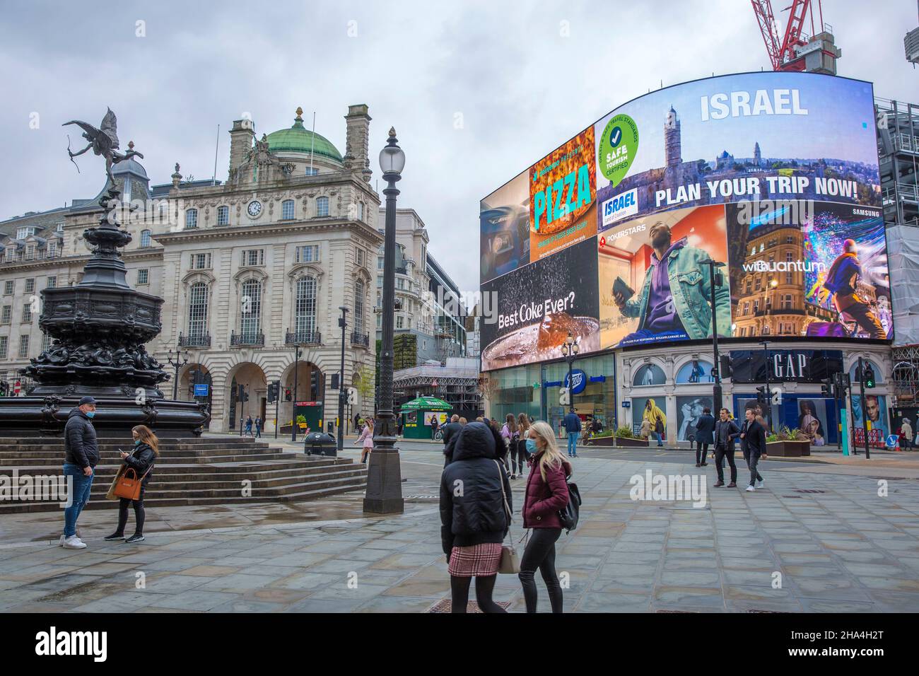 Une vue générale de Piccadilly Circus de Londres comme une publicité pour le tourisme israélien est affichée sur un grand tableau électrique. Banque D'Images