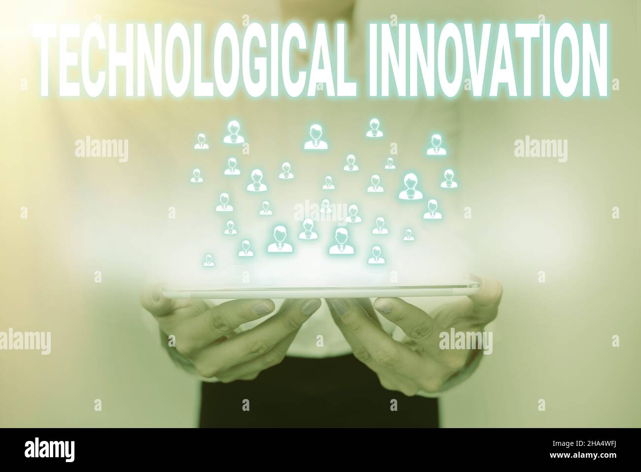 Texte montrant inspiration innovation technologique.Photo conceptuelle Nouvelle invention de la connaissance technique du produit Lady en tenue debout uniforme Banque D'Images