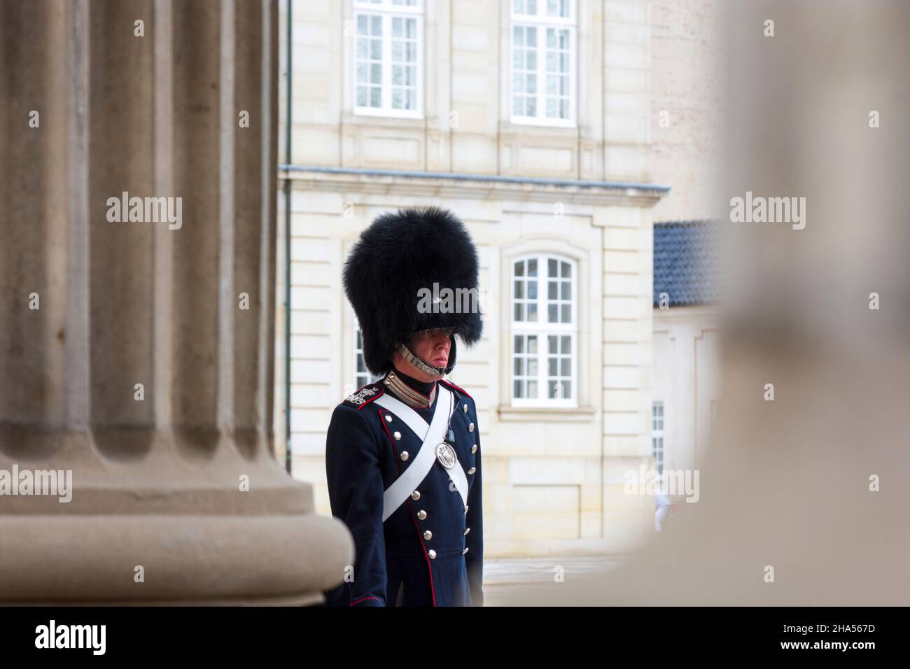 Copenhague, Koebenhavn: Garde royale, changement de la garde devant le palais Amalienborg, fusil M16, en , Zélande, Sealand,Sjaelland, Danemark Banque D'Images