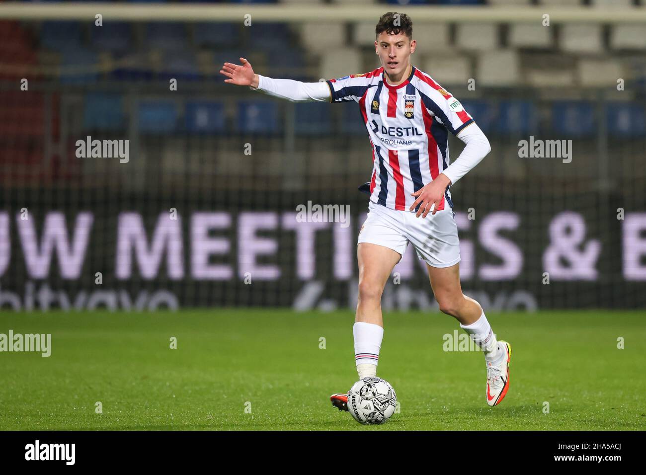 TILBURG, PAYS-BAS - JANVIER 10: Nikolaos Michelis de Willem II court avec le ballon pendant le match hollandais Eredivisie entre Willem II et SC Cambuur au Koning Willem II Stadion le 10 janvier 2021 à Tilburg, pays-Bas (photo par Geert van Erven/Orange Pictures) Banque D'Images