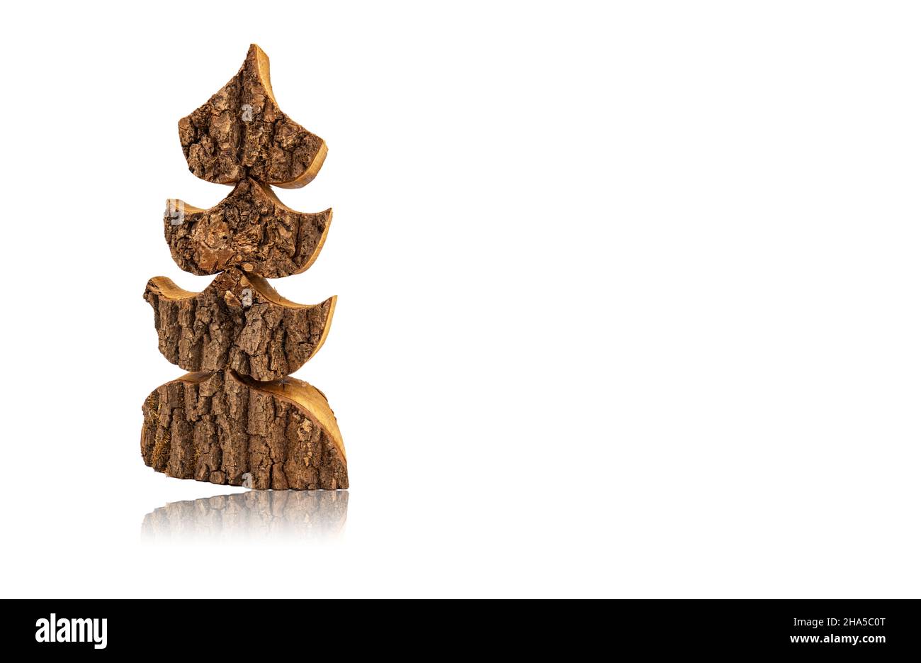 Carte postale d'un petit arbre de Noël en bois avec espace pour votre propre message Banque D'Images