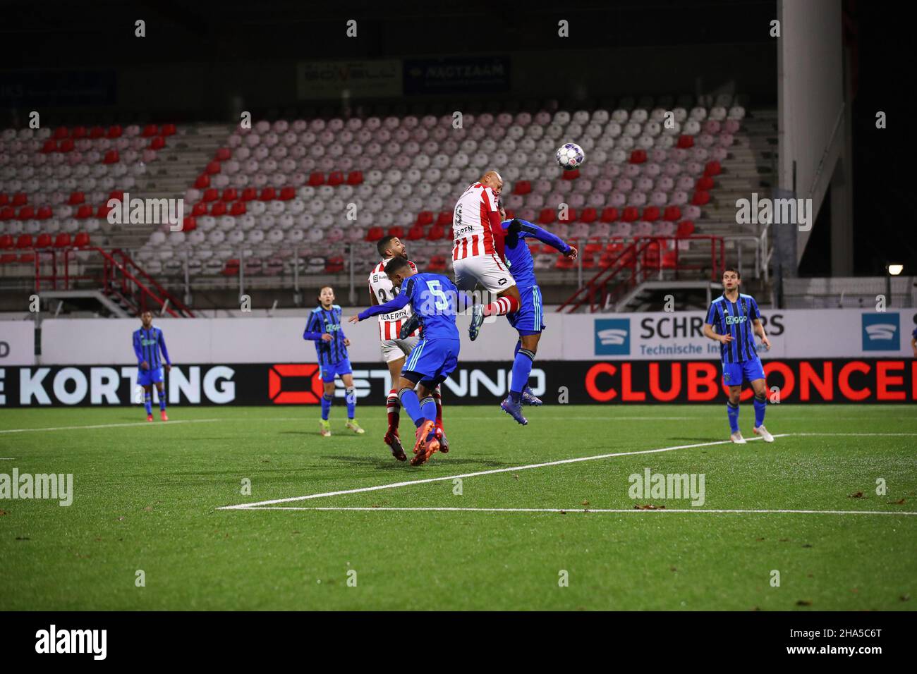 OSS, PAYS-BAS - DÉCEMBRE 10 : Kay Tejan de TOP OSS lors du match néerlandais Keuken Kampioen Divie entre TOP OSS et Ajax U23 à Frans Heesen Stadion le 10 décembre 2021 à OSS, pays-Bas (photo de Ben gal/Orange Pictures) Banque D'Images