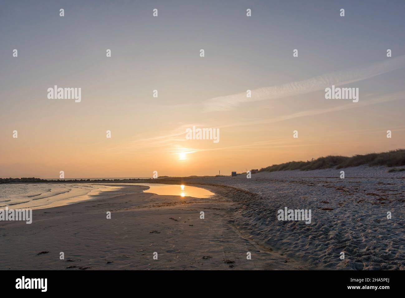 un beau matin de fin d'été à heidkate sur le fjord de kiel, allemagne. Banque D'Images