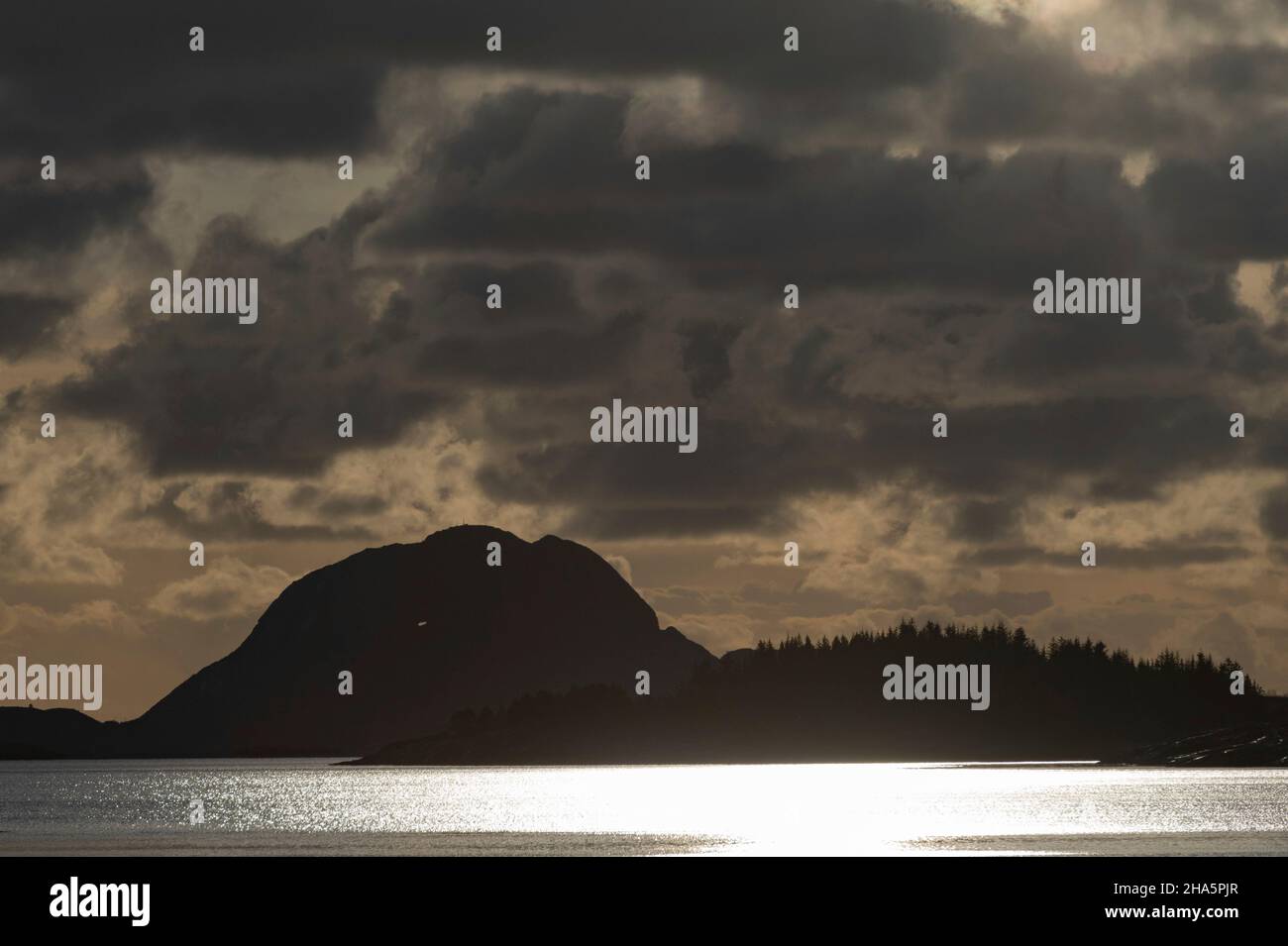 nuages au crépuscule au-dessus de la mer du nord, seterlandet, laponie, norvège Banque D'Images