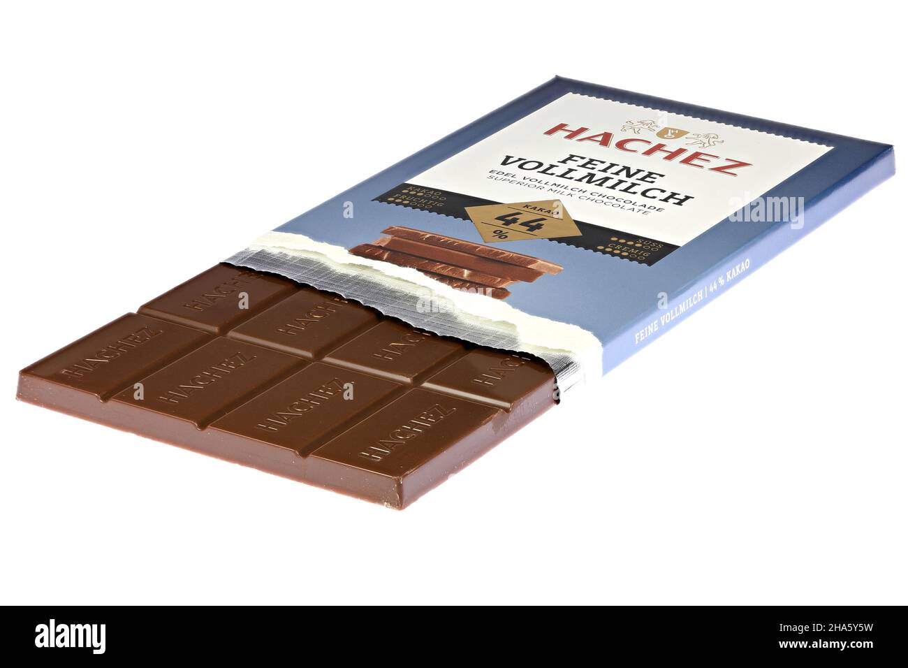 Chocolat au lait de qualité supérieure Hachez isolé sur fond blanc Photo  Stock - Alamy