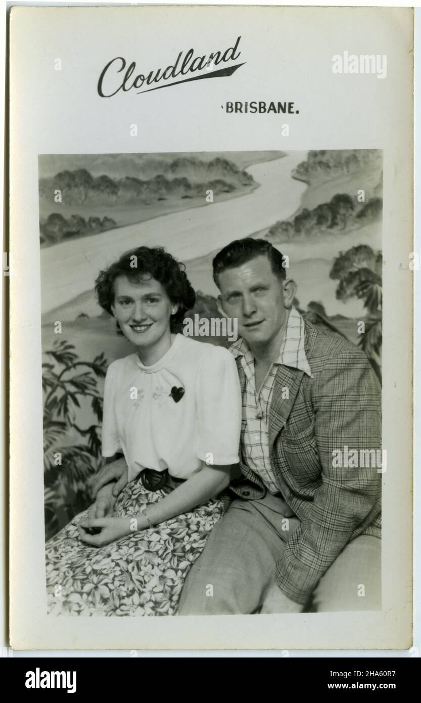 Photographie d'un couple à la salle de bal Cloudland à Brisbane, Australie, vers 1950.Collection de la famille McKechnie. Banque D'Images