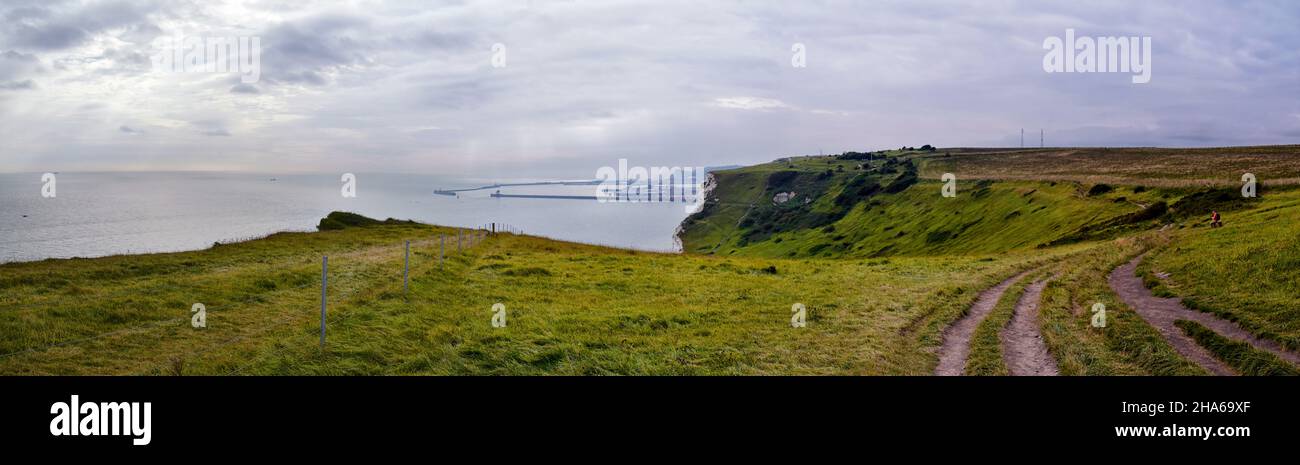 Falaises blanches de Douvres.Gros plan vue détaillée sur les falaises depuis le sentier de randonnée au bord de la mer.14 septembre 2021 en Angleterre, United Kin Banque D'Images