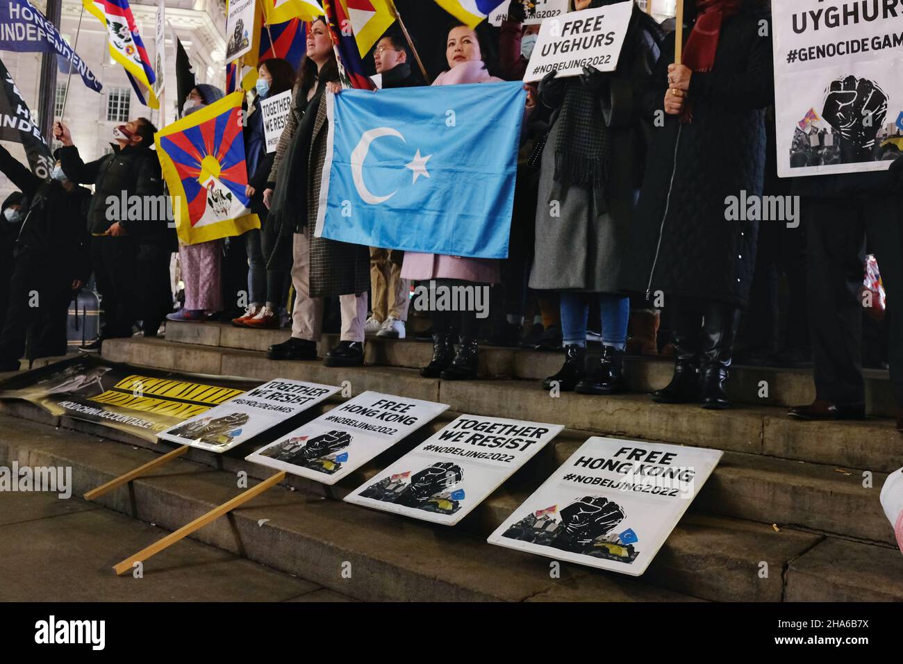 Londres, Royaume-Uni, 10th décembre 2021.Les diasporas tibétaines, ouïghours et Hong Kong de la capitale ont organisé une manifestation commune à l'occasion de la Journée des droits de l'homme, demandant aux gouvernements de boycotter les Jeux olympiques d'hiver de 2022 à Beijing, au sujet des violations des droits de l'homme commises par le Parti communiste chinois (PCC).Le 9th décembre, un tribunal indépendant non officiel britannique a conclu que le gouvernement chinois avait commis des actes génocides, mais pas de massacre contre les Uyghurs dans la région du Xinjiang.Crédit : onzième heure Photographie/Alamy Live News Banque D'Images