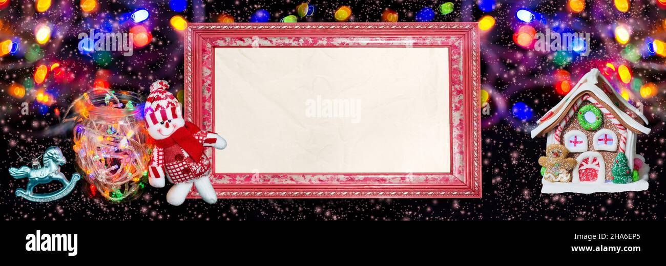 Cadre avec papier pour le texte de votre message d'accueil sur un fond grand écran de Noël Banque D'Images