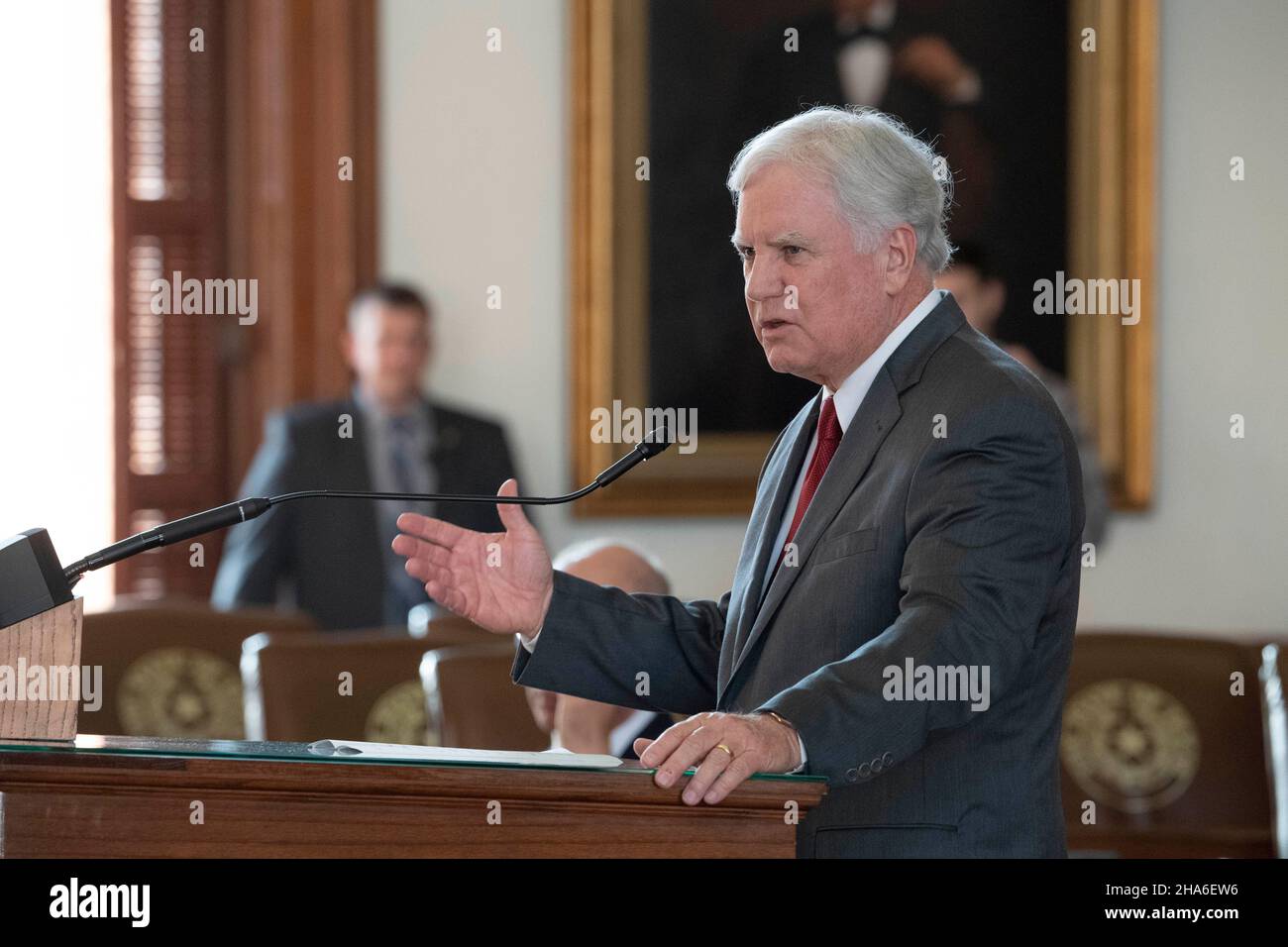 Austin Texas USA, 10 2021 décembre: Le juge à la retraite Paul Green parle lors d'une cérémonie d'investiture pour la nouvelle juge de la Cour suprême du Texas Rebecca A. Huddle au Texas Capitol.Le caucus est sur le terrain depuis un an, mais sa cérémonie d'assermentation officielle a été retardée en raison des protocoles COVID.Crédit : Bob Daemmrich/Alay Live News Banque D'Images Austin Texas USA, 10 2021 décembre: Le juge à la retraite Paul Green parle lors d'une cérémonie d'investiture pour la nouvelle juge de la Cour suprême du Texas Rebecca A. Huddle au Texas Capitol.Le caucus est sur le terrain depuis un an, mais sa cérémonie d'assermentation officielle a été retardée en raison des protocoles COVID.Crédit : Bob Daemmrich/Alay Live News Banque D'Images