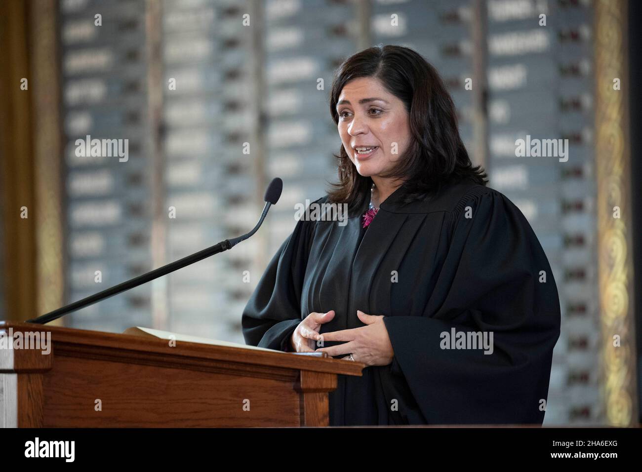 Austin Texas USA, 10 2021 décembre: Rebecca A. Huddle, juge à la Cour suprême du Texas, parle lors de sa cérémonie d'investiture au Capitole du Texas.Le caucus est sur le terrain depuis un an, mais sa cérémonie d'assermentation officielle a été retardée en raison des protocoles COVID.Huddle était auparavant avec Baker Botts à Houston crédit: Bob Daemmrich/Alay Live News Banque D'Images Austin Texas USA, 10 2021 décembre: Rebecca A. Huddle, juge à la Cour suprême du Texas, parle lors de sa cérémonie d'investiture au Capitole du Texas.Le caucus est sur le terrain depuis un an, mais sa cérémonie d'assermentation officielle a été retardée en raison des protocoles COVID.Huddle était auparavant avec Baker Botts à Houston crédit: Bob Daemmrich/Alay Live News Banque D'Images