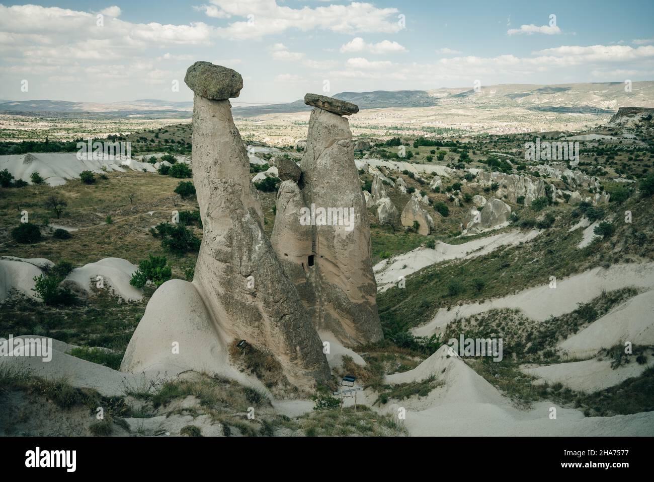 UC Guzeller (trois beautés) cheminées de fées en Cappadoce, Turquie.Photo de haute qualité Banque D'Images