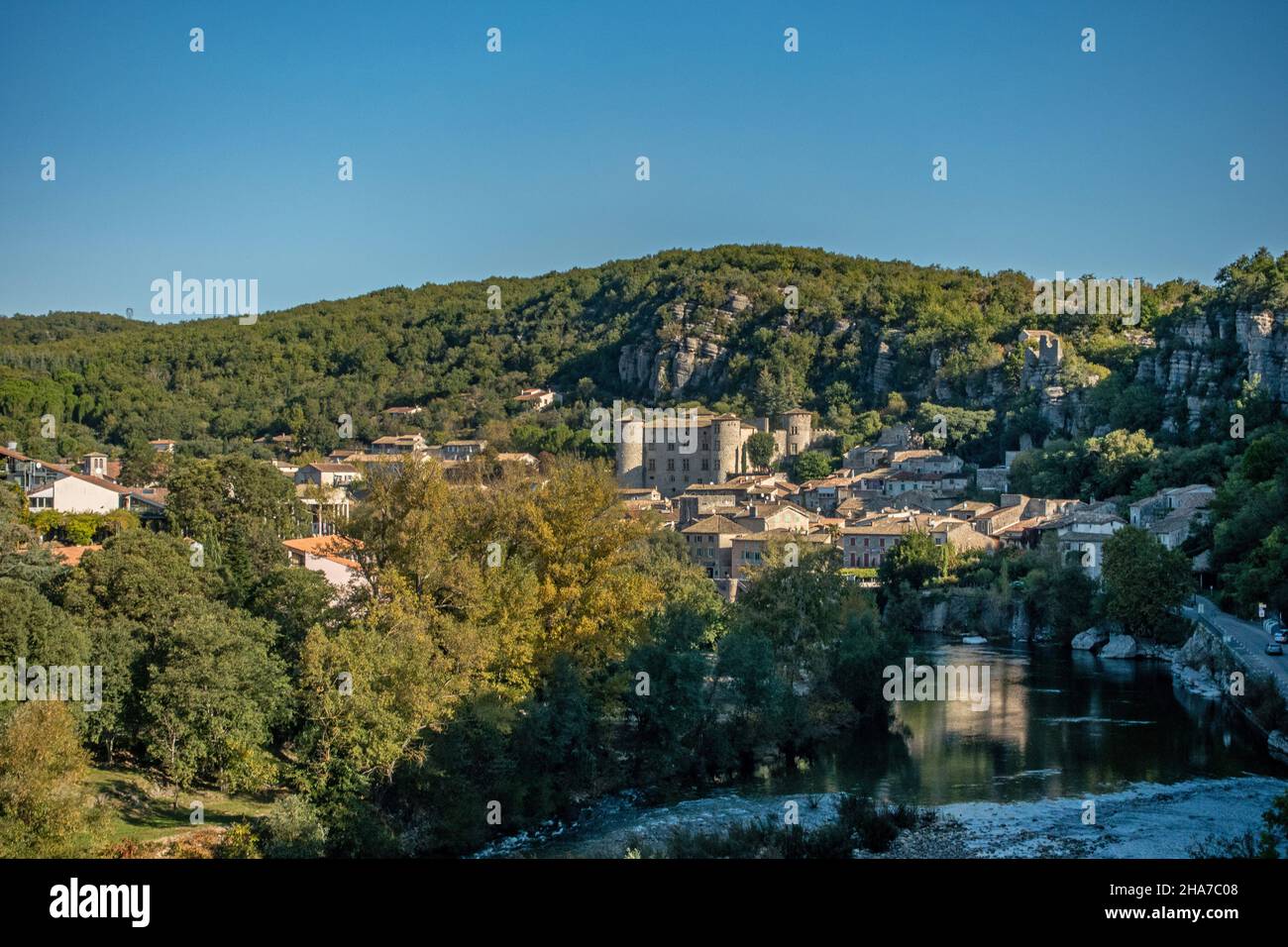 La commune de Vogüé est située dans le département de l'Ardèche de la région rhône-Alpes. Banque D'Images