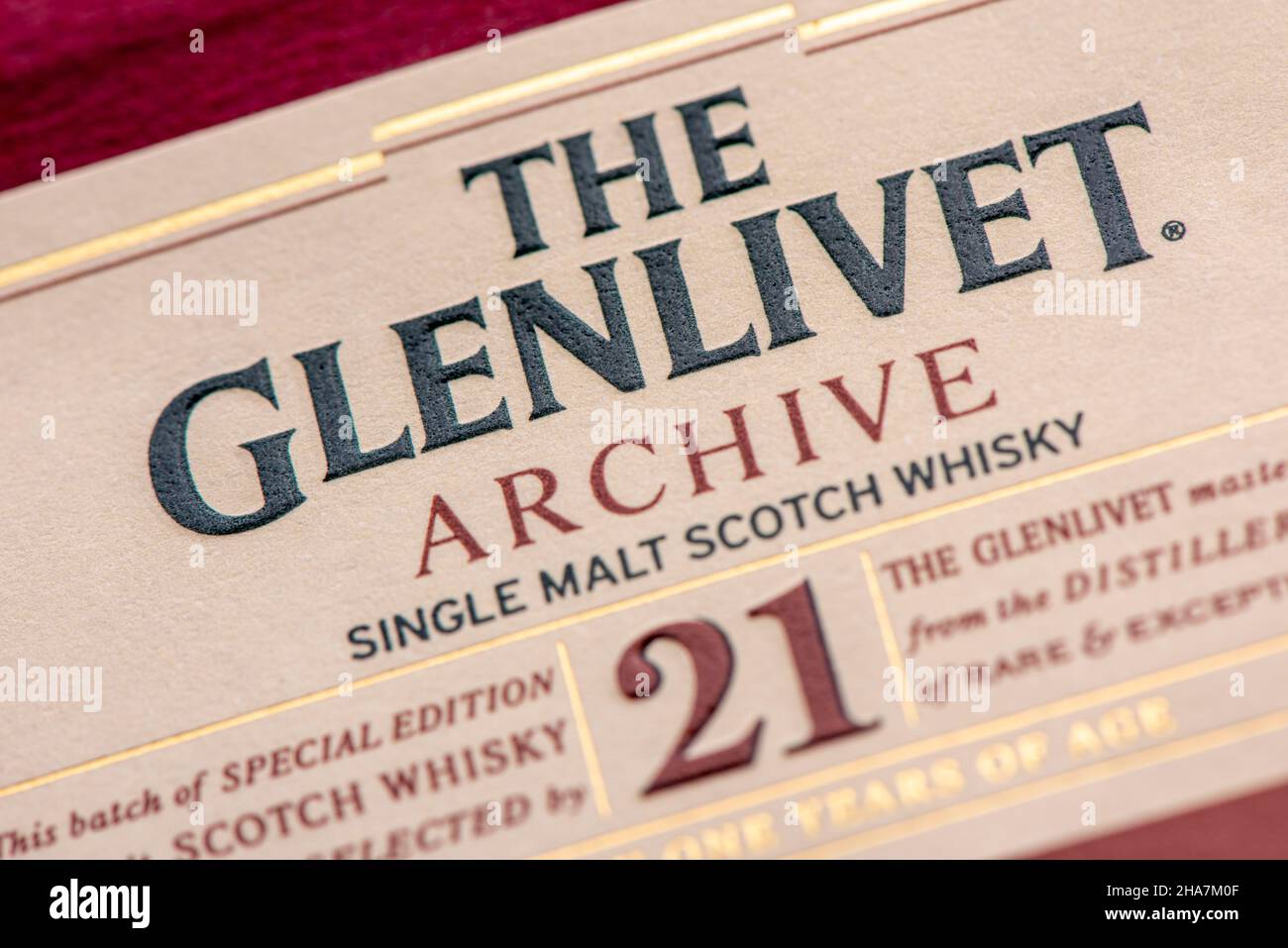 ÉDIMBOURG, ÉCOSSE - 10 DÉCEMBRE 2021 : boîte de whisky single malt Glenlivet de 21 ans Banque D'Images