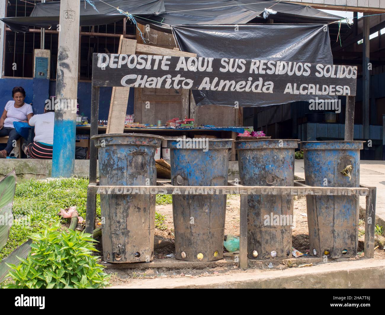 Pebas, Pérou - septembre 2017 : ségrégation des ordures dans une ville de la forêt amazonienne. Amazonie. Amérique du Sud. Banque D'Images