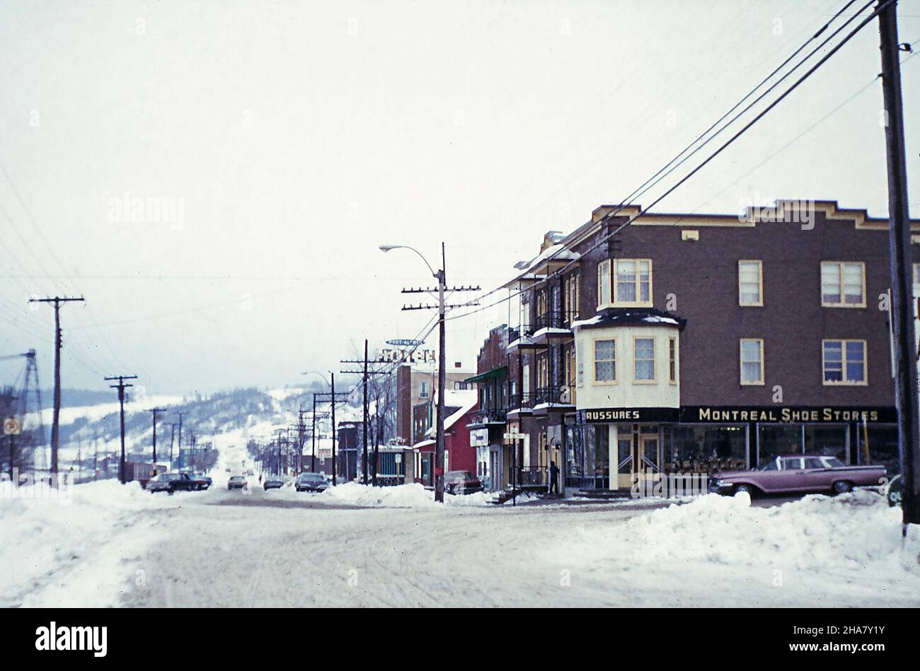 Port Alfred sur la rivière Saguenay, Québec, Canada.Rue Premiere, avenue du Port à droite.14th décembre 1968 Banque D'Images