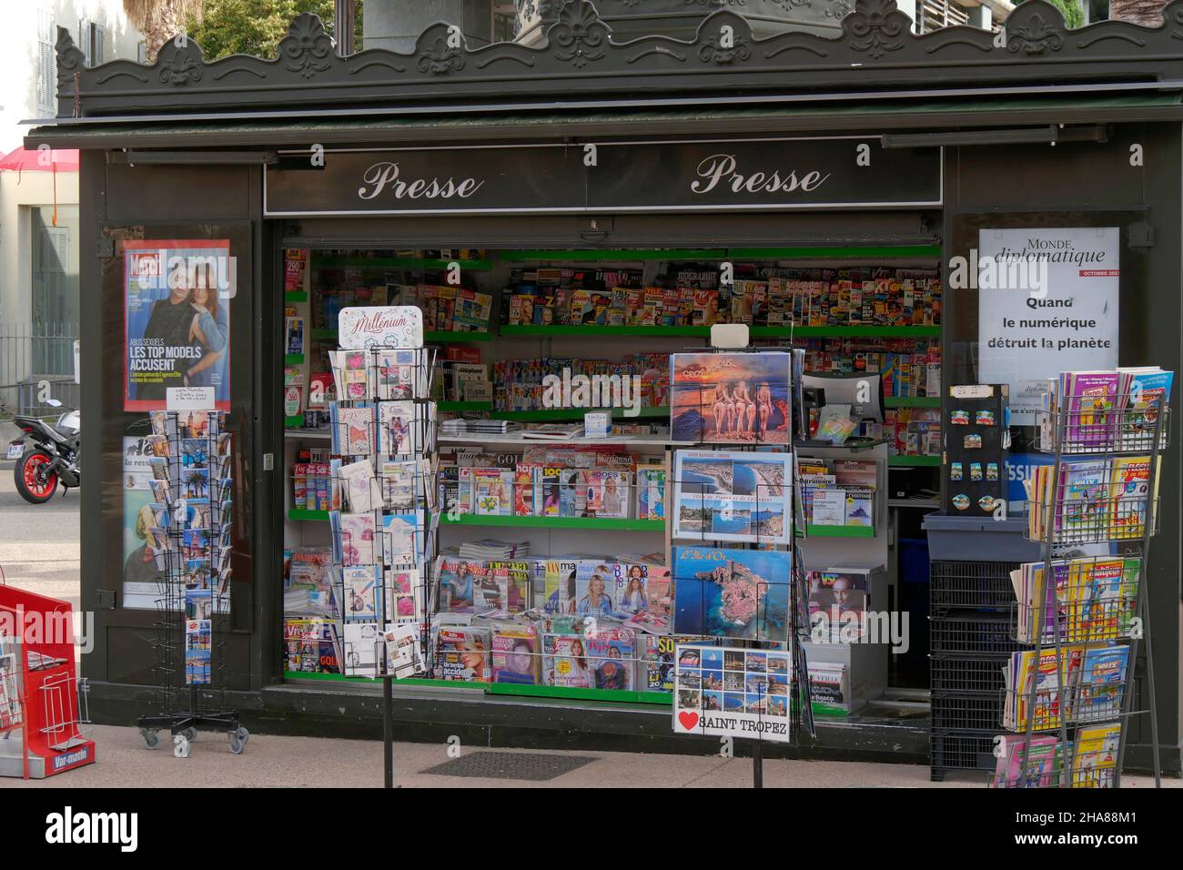 Kiosque à journaux, Frejús, département du Var, région Provence-Alpes-Côte d'Azur, France Banque D'Images