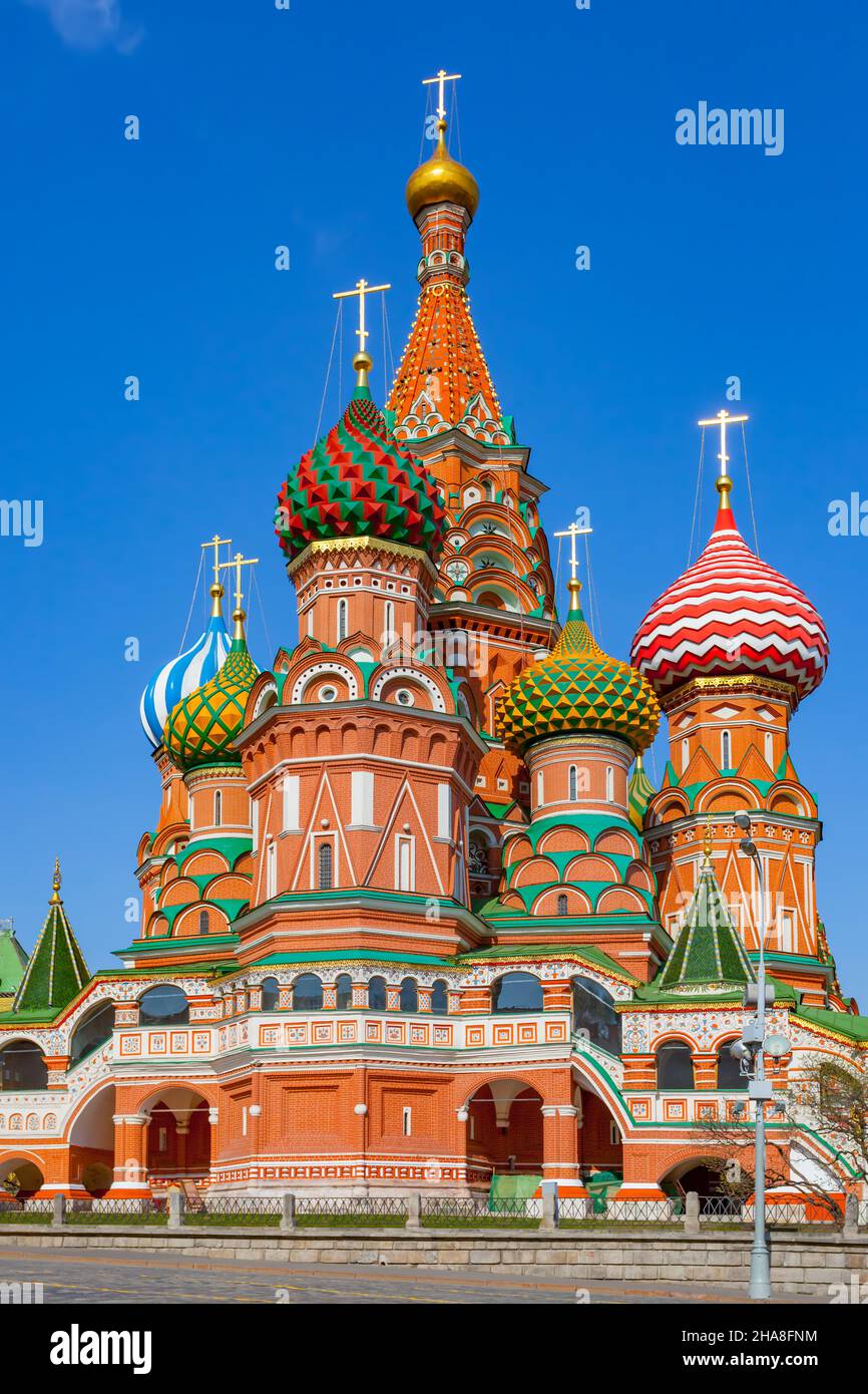 Cathédrale Saint-Basile sur la place Rouge de Moscou, l'un des symboles culturels les plus populaires de la Russie Banque D'Images