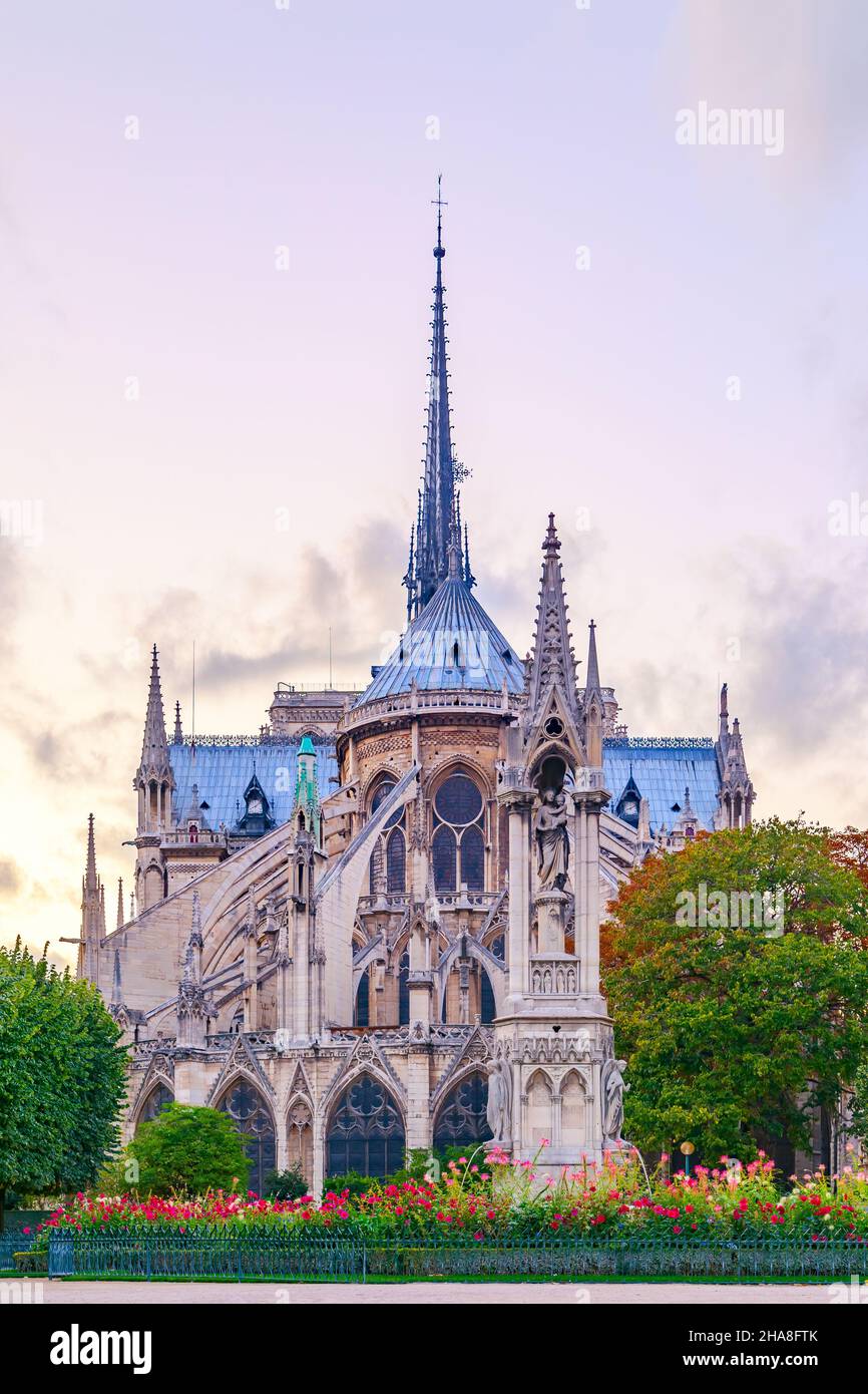 Notre Dame de Paris au crépuscule, France.Vue arrière avec Steeple, 2011 ans Banque D'Images