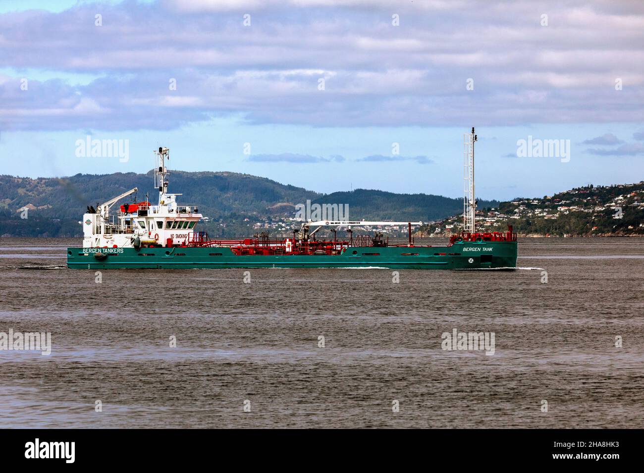 Le soutage tanker Bergen dans le réservoir extérieur Byfjorden Bergen, Norvège. Askoy island dans l'arrière-plan. Banque D'Images