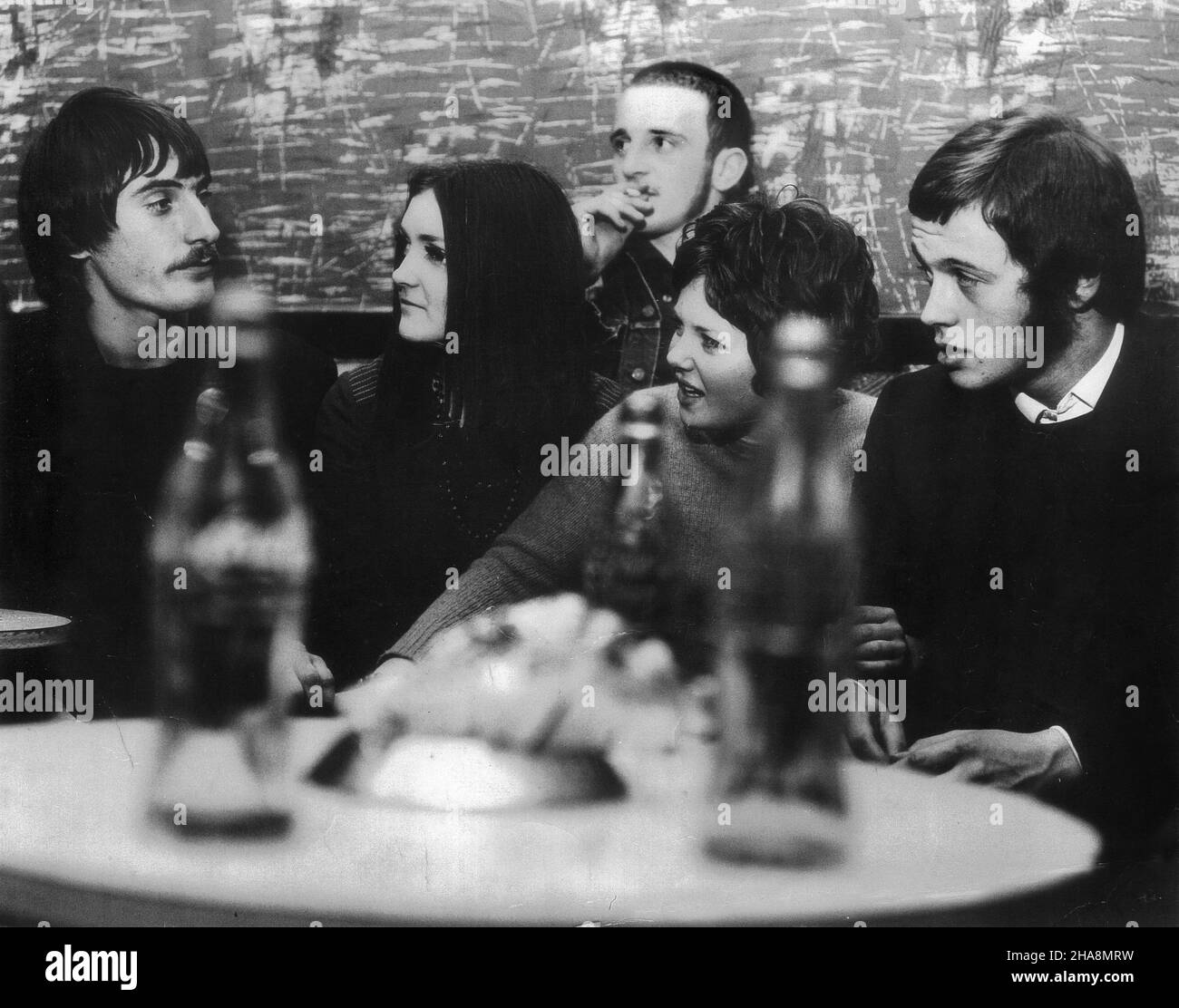 Etudiants socialisation Grande-Bretagne 1969 adolescents adolescents des années 1960 jeunes royaume-uni PHOTO DE DAVID BAGNALL Banque D'Images