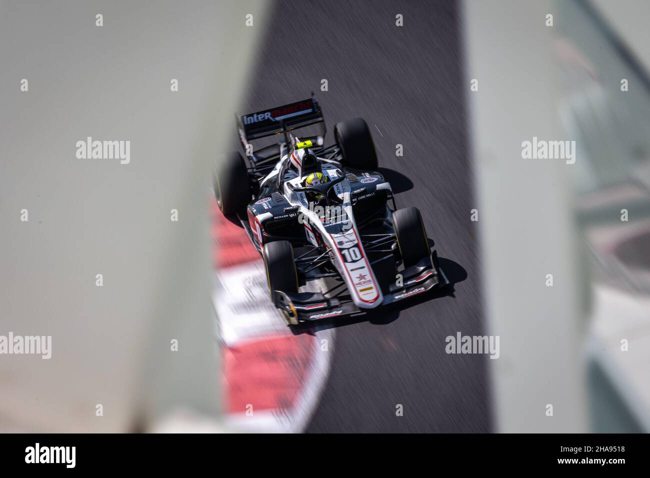 10 Pourchaire Theo (fra), GRAND Prix D'ART, Dallara F2, action lors de la ronde 8th du Championnat de Formule 2 de la FIA 2021 du 10 au 12 décembre 2021 sur le circuit Yas Marina, à l'île Yas, Abu Dhabi - photo: Diederik Van Der Laan/DPPI/LiveMedia Banque D'Images