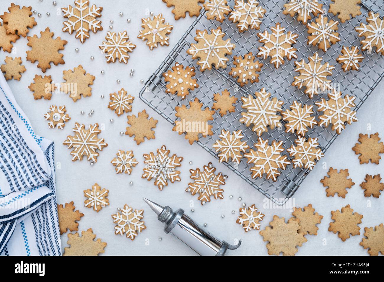 Biscuits maison de Noël flocons de neige Banque D'Images