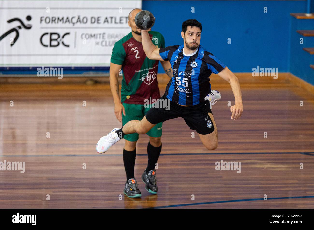 Arujá (SP), 11/12/2021 – Liga Nacional / Handebol - Partida entre Esporte Clube Pinheiros (SP) x Portugues (PE), pela fase final da Liga Nacional de H. Banque D'Images