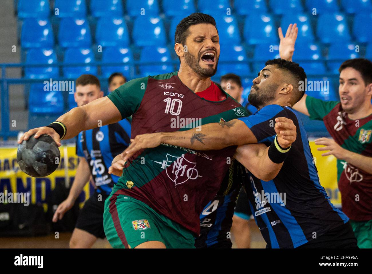 Arujá (SP), 11/12/2021 – Liga Nacional / Handebol - Partida entre Esporte Clube Pinheiros (SP) x Portugues (PE), pela fase final da Liga Nacional de H. Banque D'Images