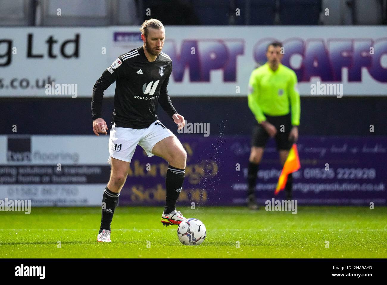 Luton, Royaume-Uni.27th novembre 2021.Tim REAM (13) de Fulham lors du match de championnat Sky Bet entre Luton Town et Fulham à Kenilworth Road, Luton, Angleterre, le 11 décembre 2021.Photo de David Horn.Crédit : Prime Media Images/Alamy Live News Banque D'Images